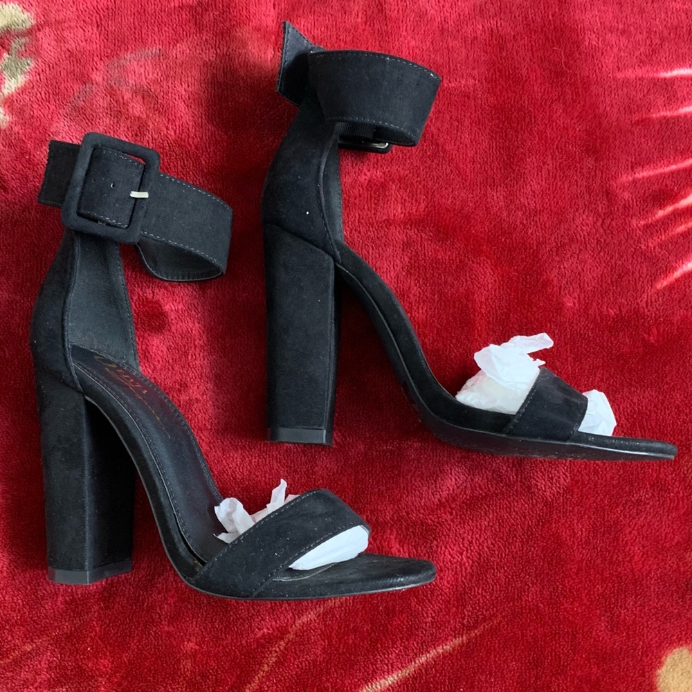 🖤Black Suede Heels🖤